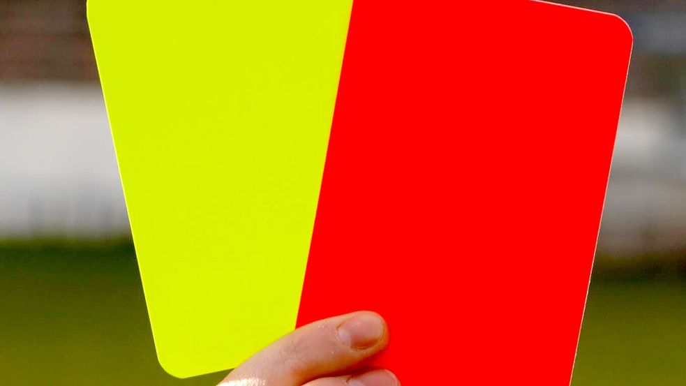 Ab dem Sommer 2026 gibt es auch im Jugendfußball Gelb-Rote Karten. Symbolbild: Imago