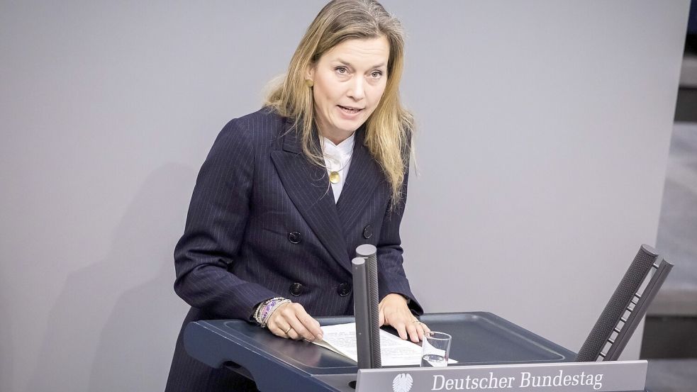 Siemtje Möller (SPD), Mitglied des Deutschen Bundestages, spricht im Plenum des Deutschen Bundestages bei der Debatte zum Wehrdienst-Modernisierungsgesetz. Foto: Christoph Soeder/dpa