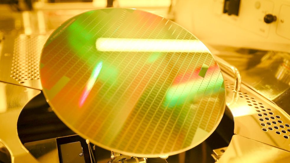 Mikrochips werden hauptsächlich aus Herstellerländern wie China oder Taiwan importiert. (Symbolbild) Foto: Christian Charisius