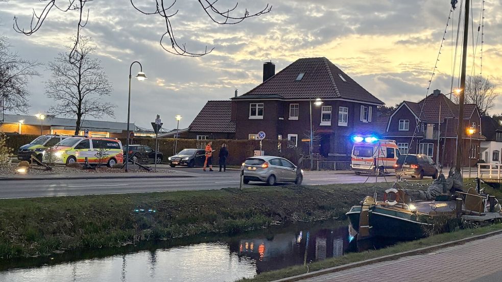 Auf dem Rajen in Höhe des Fehn- und Schiffahrtsmuseums gab es am Donnerstagnachmittag einen Unfall. Foto: Henrik Zein