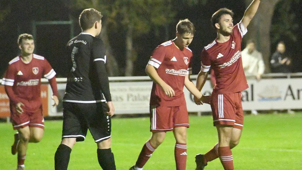 TuRa 07 Westrhauderfehn will am Freitagabend wieder unter Flutlicht jubeln. Foto: Hans Damm