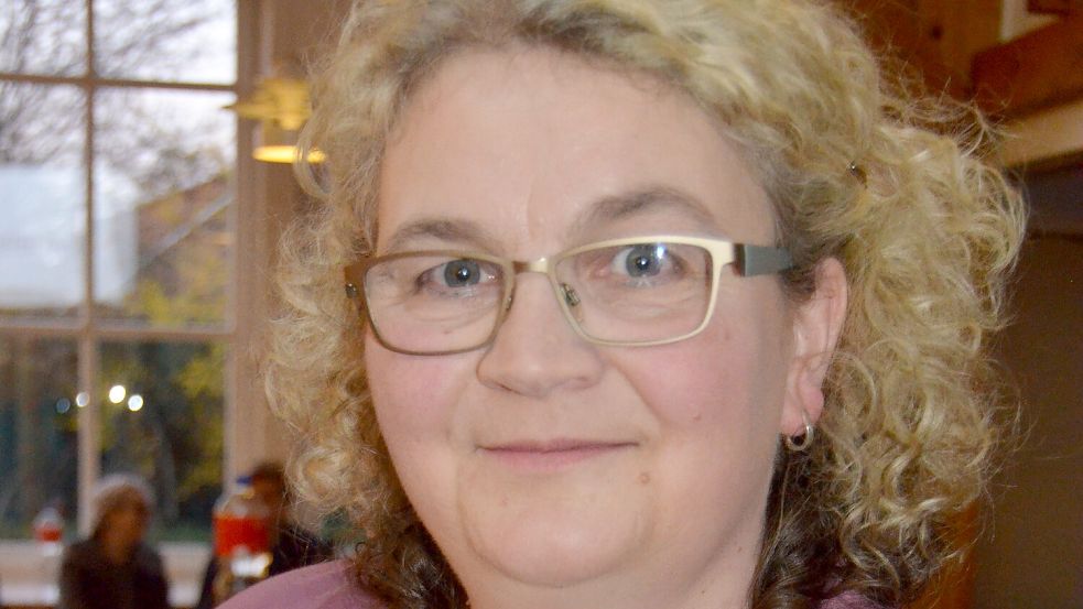 Gesa Goudschaal, Kirchenmusikerin aus Collinghorst, lädt an diesem Freitag zusammen mit dem früheren Collinghorster Pastor Burkhard Westphal in die St.-Martins-Kirche in Remels zum offenen Singen ein. Foto: Astrid Fertig