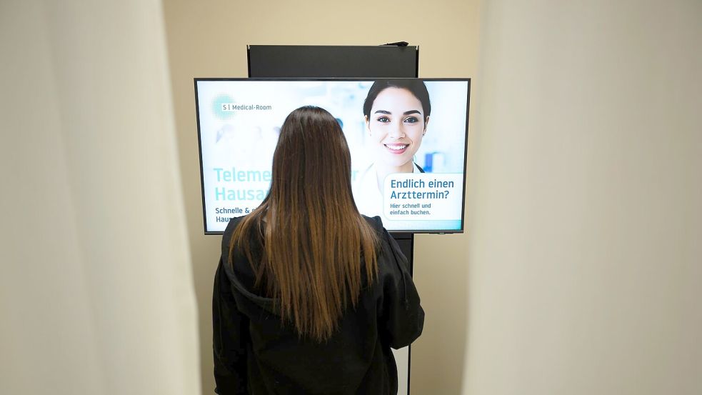 Im „S Medical Room“ kann der Arzt per Video vor allem bei leichteren Beschwerden einen Rat geben. Foto: Marijan Murat