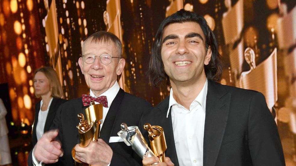 Ein erfolgreiches Duo: Hark Bohm und Fatih Akin haben mehrere Filmprojekte erfolgreich umgesetzt. Zuletzt die Verfilmung des Bohm-Buches „Amrum“. (Archivbild) Foto: Jens Kalaene/dpa-Zentralbild/dpa
