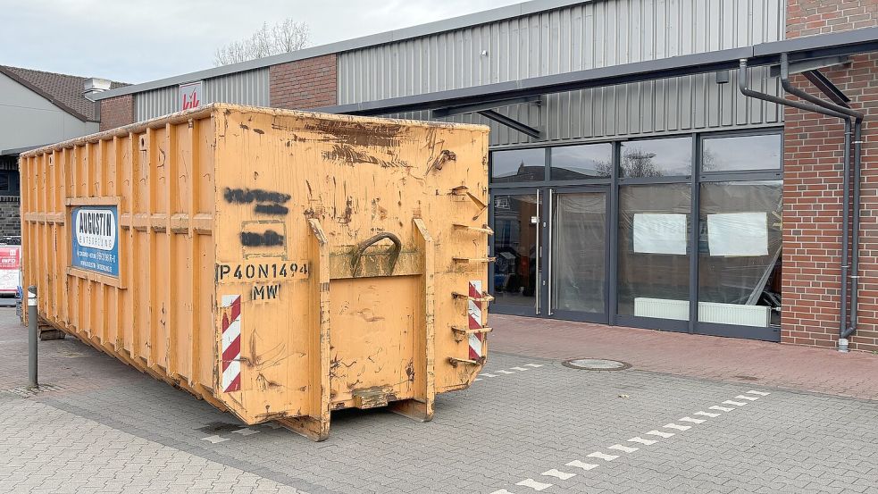 Künftig wird NKD auch in Ihrhove vertreten sein. In den Räumen zwischen Aldi und Combi direkt neben dem Kik-Markt wird die Filiale aktuell umgebaut. Foto: Carsten Ammermann