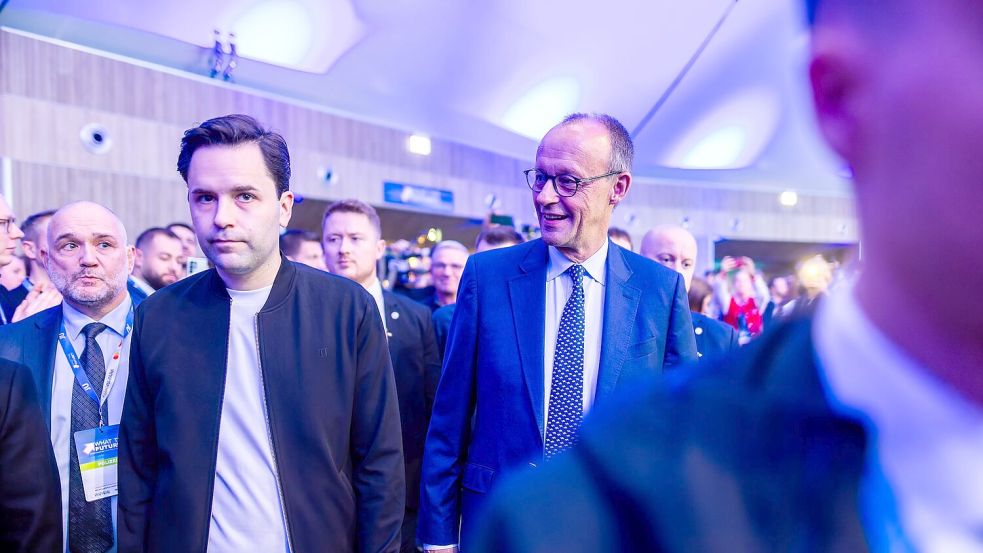 JU-Chef Johannes Winkel (links) ist im Rentenstreit grundlegend anderer Meinung als Kanzler Merz. Foto: Philipp von Ditfurth/dpa