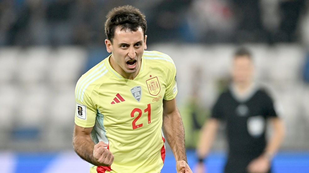 Mikel Oyarzabal führte Spanien mit einem Doppelpack zum Sieg. Foto: Tamuna Kulumbegashvili/AP/dpa