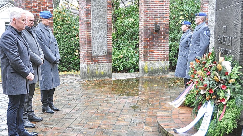 Die Gedenkstunde in Leer fand am Ehrenmal statt. Foto: Bodo Wolters