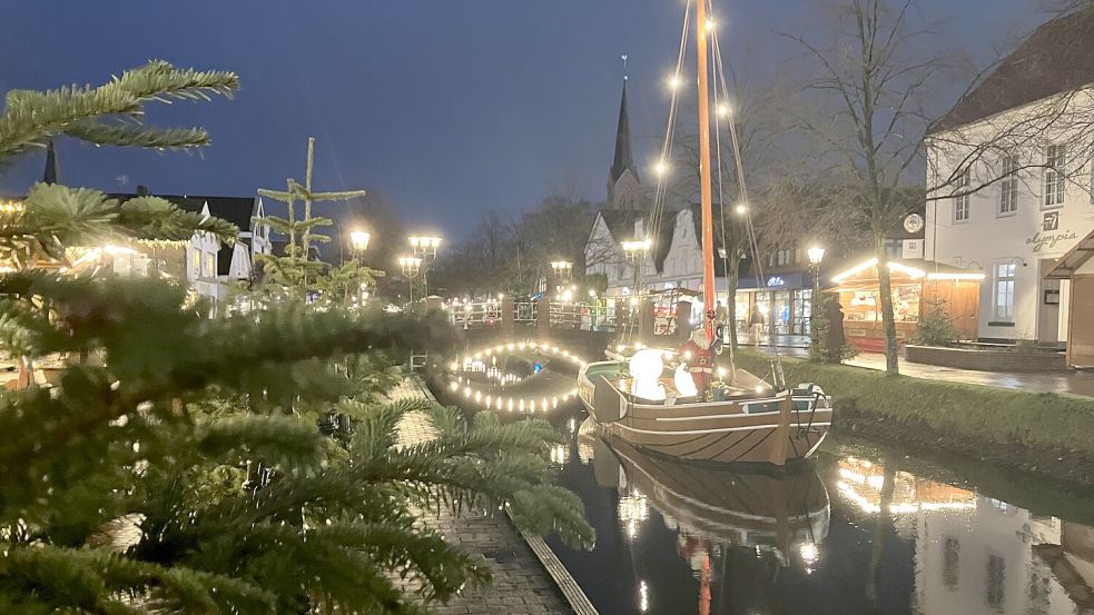 Am Hauptkanal in Papenburg wird es auch in diesem Jahr wieder weihnachtlich. Foto: Michael Kierstein
