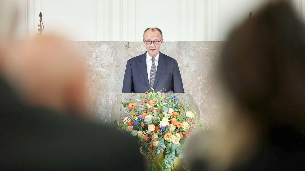 Kanzler Merz bezeichnete Friedrich von Metzler als „herausragenden Bankier“ und „Menschenfreund“. Foto: Hannes P. Albert/dpa