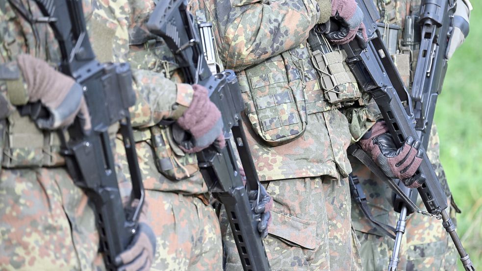 Den Dienst an der Waffe verweigern zu dürfen, ist in Deutschland grundgesetzlich garantiert. Foto: dpa/Federico Gambarini