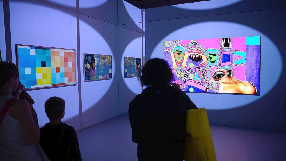 Unterhaltungselektronik wird in der Tendenz billiger. (Symbolbild) Foto: Bernd von Jutrczenka/dpa