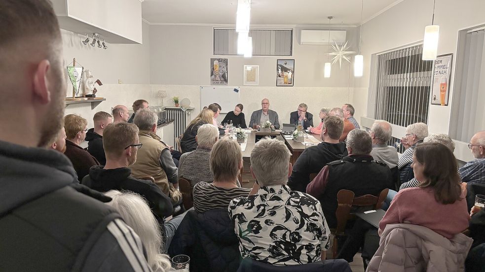 Im kleinen Saal der Gaststätte Gosslig wurde es eng. Foto: Dirk Hellmers