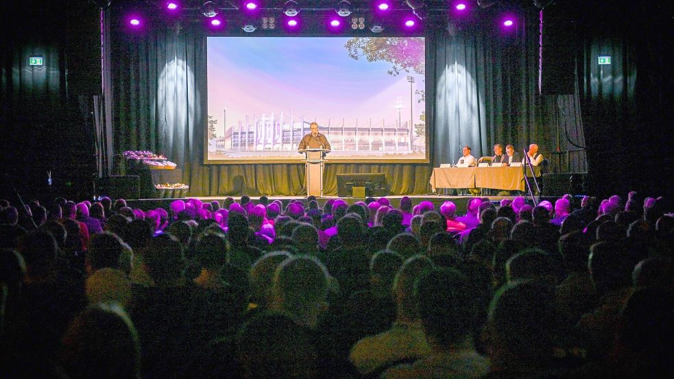 Volles Haus: Über 300 Mitglieder kamen zur Jahreshauptversammlung des VfL Osnabrück in die Botschaft. Foto: Michael Titgemeyer