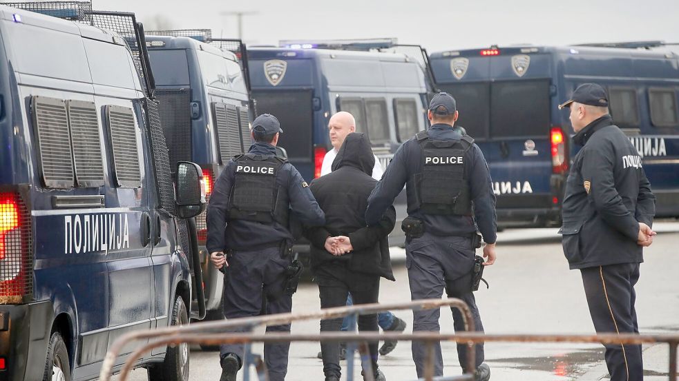 In Skopje beginnt ein Prozess gegen Dutzende mutmaßlich Verantwortliche für den verheerenden Brand in einem Nachtclub, infolgedessen 63 Menschen ums Leben kamen. Foto: Boris Grdanoski/AP/dpa