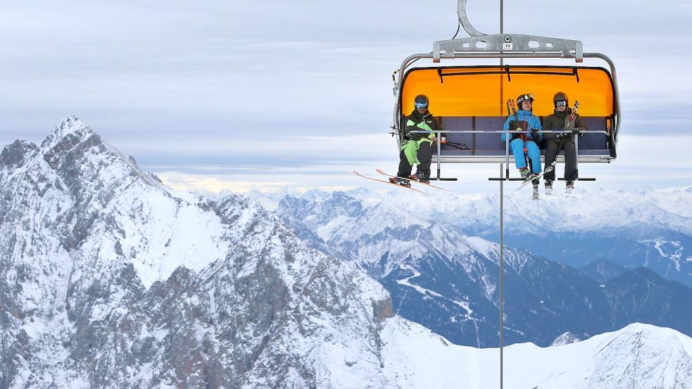 Bald startet der Skibetrieb auch an der Zugspitze. (Archivfoto) Foto: Karl-Josef Hildenbrand