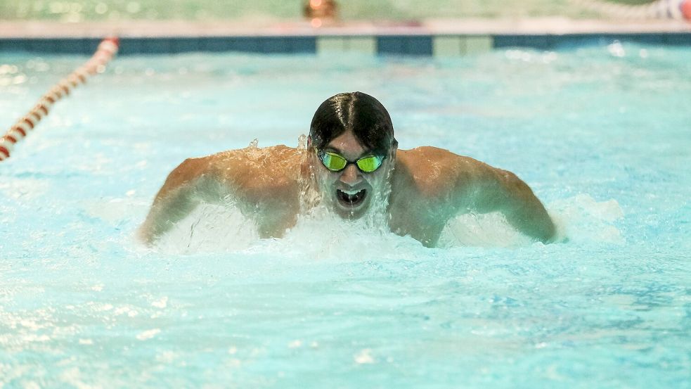 Para-Schwimmer Julian Füllgraf (VfL) knackte bei den deutschen Para-Kurzbahnmeisterschaften in Nürnberg Rekorde. Foto: Thomas Osterfeld
