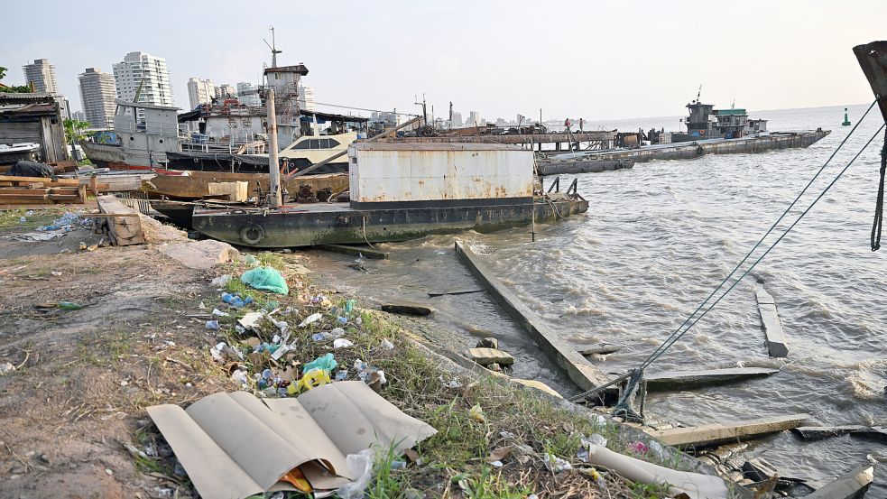 Müll am Ufer von Belém – dem Ort, aus dem der Bundeskanzler einfach nur noch weg wollte. Foto: Tobias Käufer