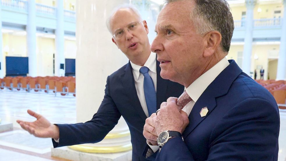 Kreml-Unterhändler Dmitrijew und der US-Sondergesandte Witkoff sollen den Friedensplan ausgearbeitet haben. (Archivbild) Foto: Vyacheslav Prokofyev/Pool Sputni