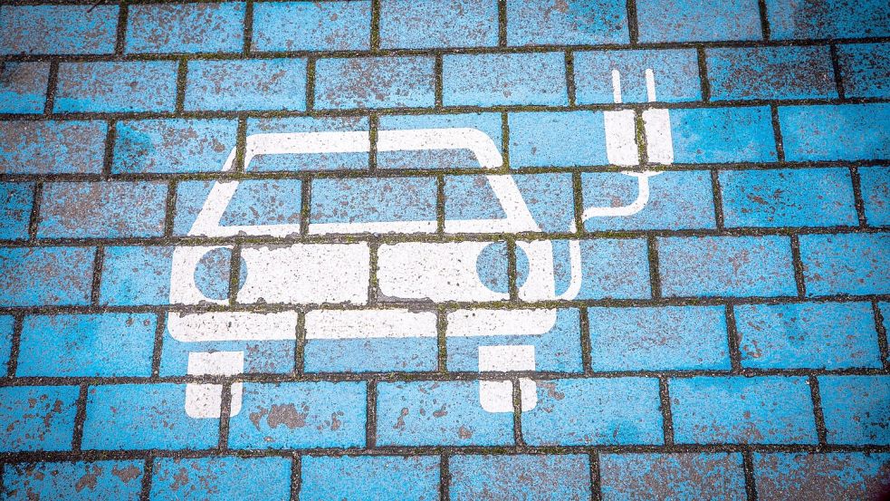 Wo und wie Elektroautos geladen werden können, spielt für ihre Verbreitung eine wichtige Rolle. (Archivbild) Foto: Jens Büttner