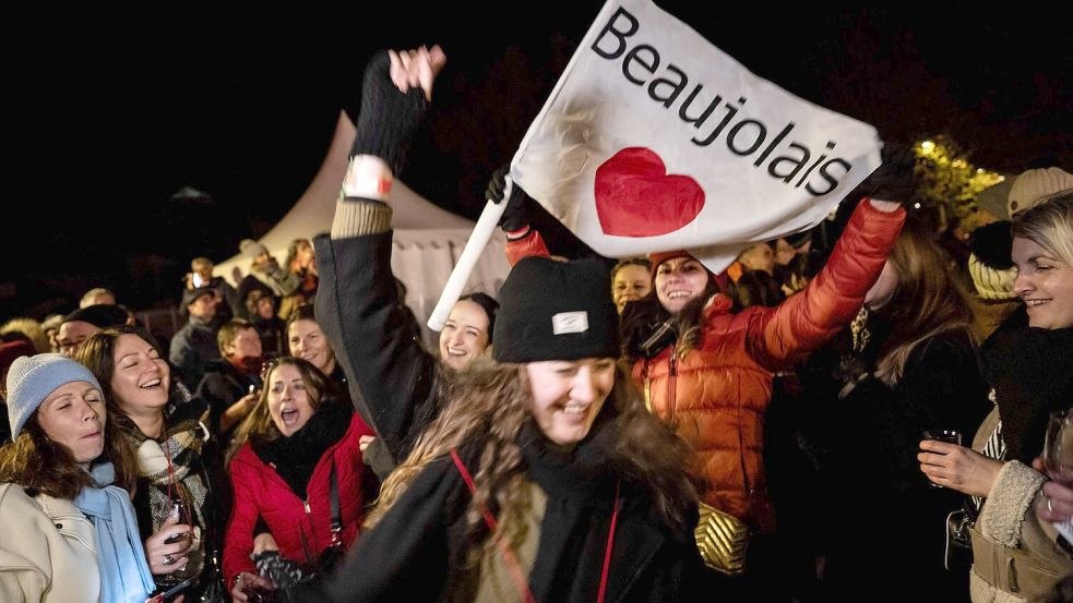 Der Weinkonsum in Frankreich sinkt, die Begeisterung für den Beaujolais aber ist ungebrochen. Foto: Arnaud Finistre/AFP/dpa