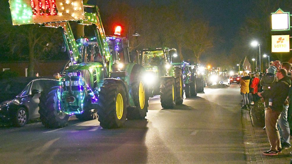 Mit viel Liebe zum Detail: Die Teilnehmer dekorieren ihre Fahrzeuge mit Lichterketten und weihnachtlichen Motiven, so wie auf dem Foto aus dem Vorjahr. Foto: Landjugend Sedelsberg