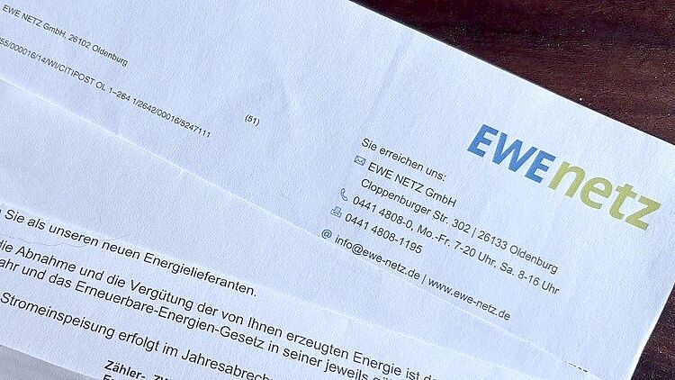 Wegen eines Bearbeitungsstaus warten zahlreiche Solarstrom-Einspeiser auf ihr Geld. EWE Netz will die ausstehenden Beträge bis Frühjahr 2026 auszahlen. Foto: Melanie Hanz