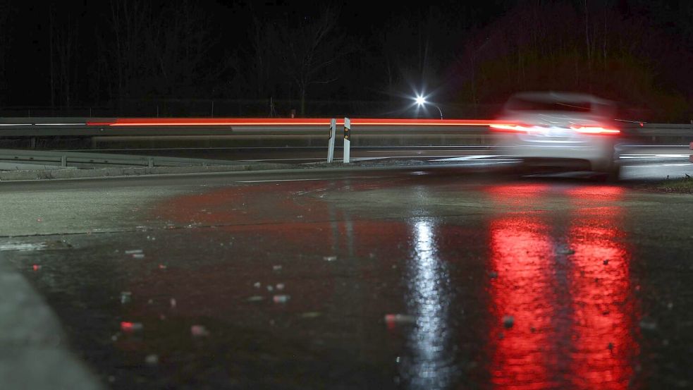 Fünf Fahrzeuge sind auf der A20 durch die glatte Straße verunfallt. (Symbolbild) Foto: Karl-Josef Hildenbrand