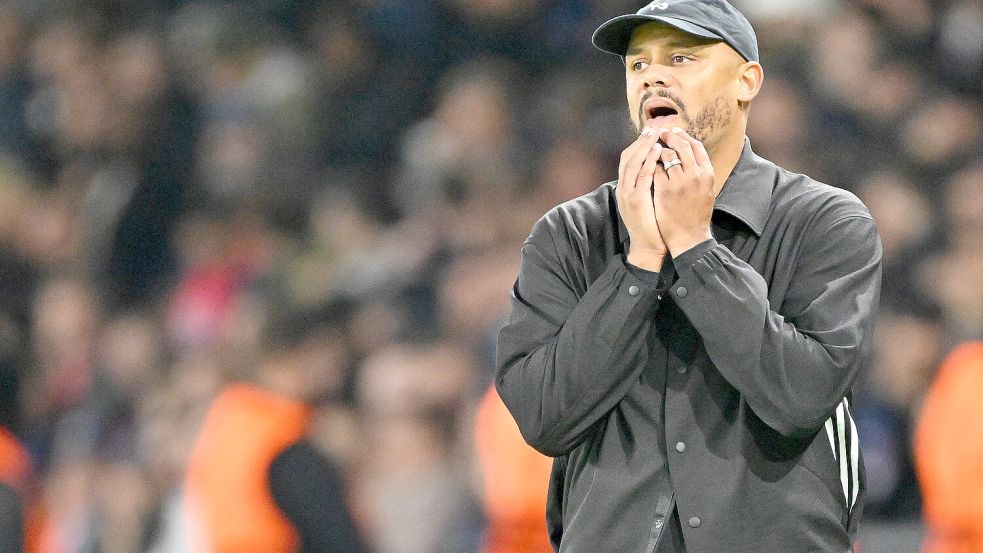 Da werden viele Fans ähnlich besorgt dreinschauen, wie Bayer-Coach Vincent Kompany hier beim Spiel gegen PSG. Foto: IMAGO / Ulrich Hufnagel