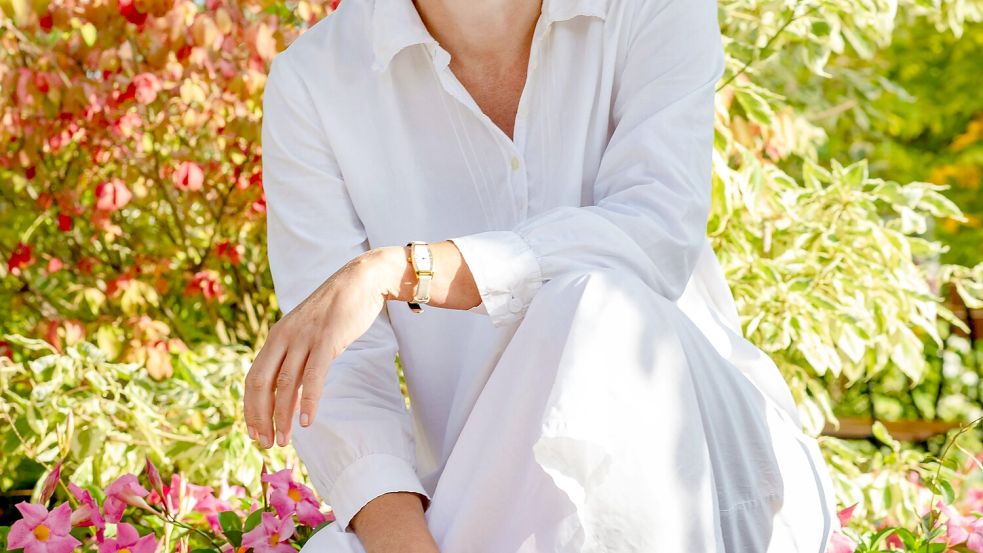 Katrin Iskam ist Krankenschwester und Garten-Comedian. Bei ihren Erzählungen aus ihrem Leben als leidenschaftliche Hobby-Gärtnerin nimmt die 52-Jährige kein Blatt vor den Mund. Foto: Mina Entertainment