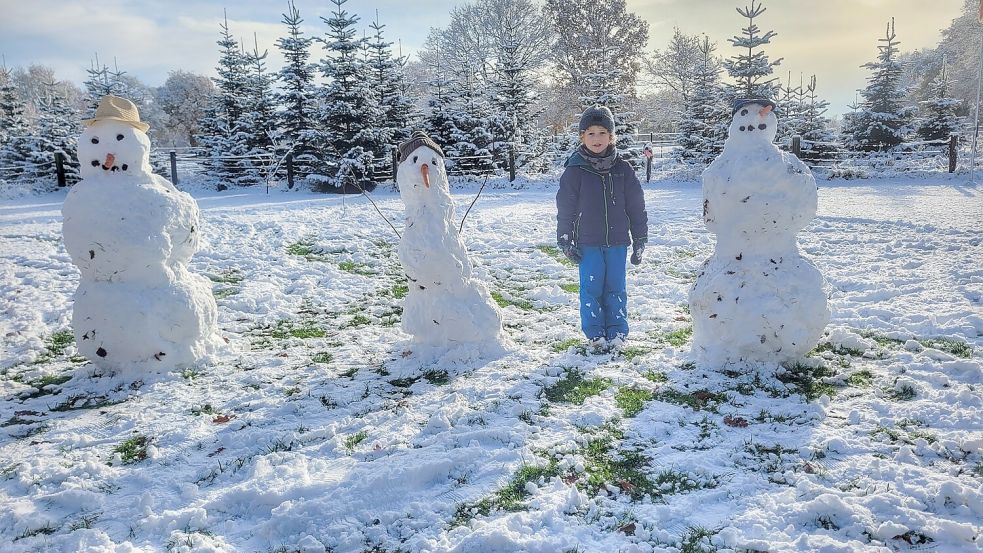 In Teilen Ostfrieslands, wie hier in Ihlow, fiel so viel Schnee, dass es für Schneemänner reichte. Foto: privat