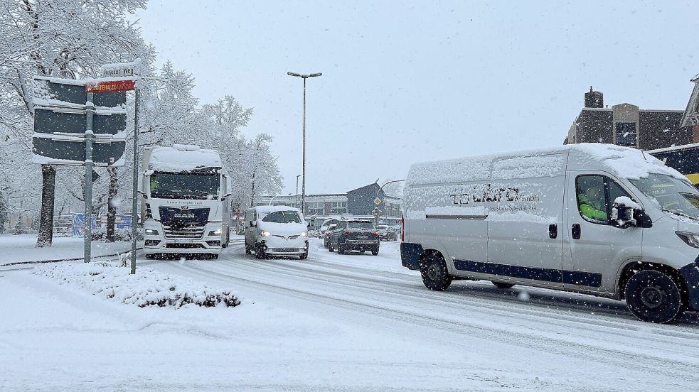 Vor allem in und um Aurich ist am Freitagmorgen Schnee gefallen. Foto: Matthias Hippen