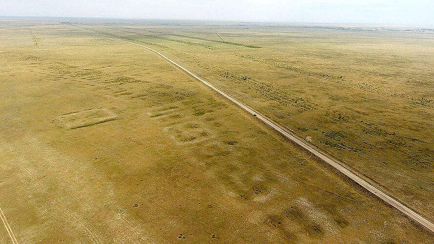 Von der Oberfläche bereits leicht zu erahnen: Der archäologische Fund umfasst ganze 140 Hektar. Foto: Antiquity