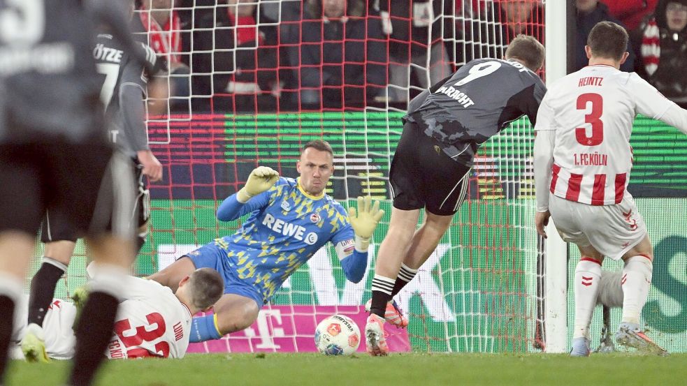 Frankfurts Jonathan Burkardt trifft zum 4:1 Foto: Federico Gambarini