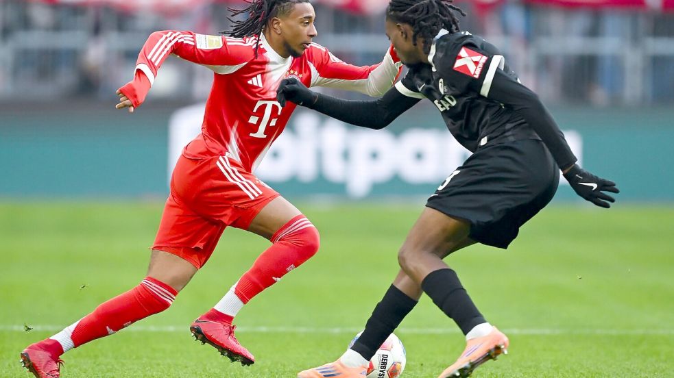 Nicht zu stoppen: Michael Olise (l) war gegen Freiburg an fünf Bayern-Toren direkt beteiligt. Foto: Sven Hoppe