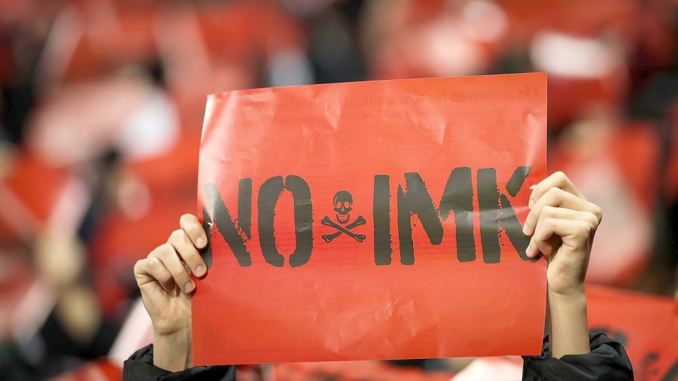 Fanproteste gegen die Innenministerkonferenz im Dezember beim Spiel FC St. Pauli - 1. FC Union Berlin. Foto: Christian Charisius