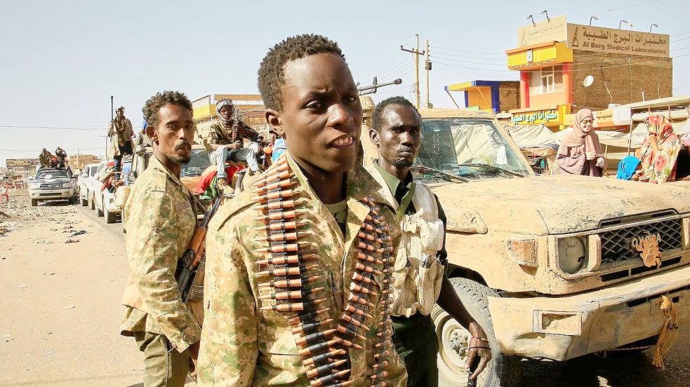 Die sudanesische Armee kämpft seit 2023 gegen die RSF-Miliz, doch diese kontrolliert mittlerweile etwa das halbe besiedelte Gebiet des Sudans. (Archivbild) Foto: Uncredited/AP/dpa