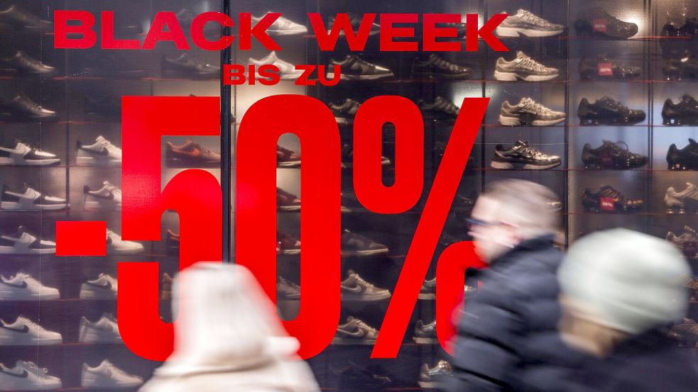 Radikal reduziert? Nicht immer. Während des Black Friday, der Black Weeks und anderen Aktionstagen wie dem Cyber Monday tricksen Händler – und setzen potenzielle Kunden unter Druck. Foto: dpa/Oliver Berg