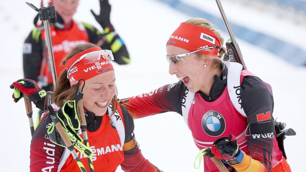 Laura Dahlmeier (l) und Franziska Preuß (r) kamen 2013 in den Weltcup. (Archivfoto) Foto: Sergei Chirikov