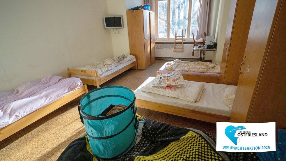 In den Schlafsälen stehen bis zu fünf Betten. Morgens um acht Uhr müssen die Hilfesuchenden aufstehen. Foto: Klaus Ortgies