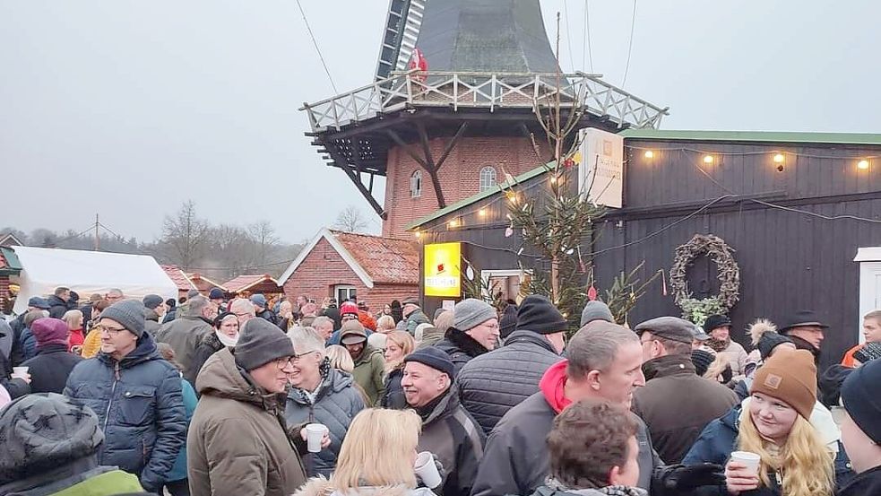 Rund um die Mühle in Stapelmoor ist beim Weihnachtsmarkt einiges los. Foto: Kim Siemons