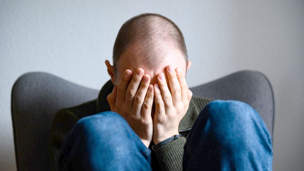 Chronischer Stress erhöht das Risiko für Rückenschmerzen deutlich. (Symbolbild) Foto: Jonas Walzberg