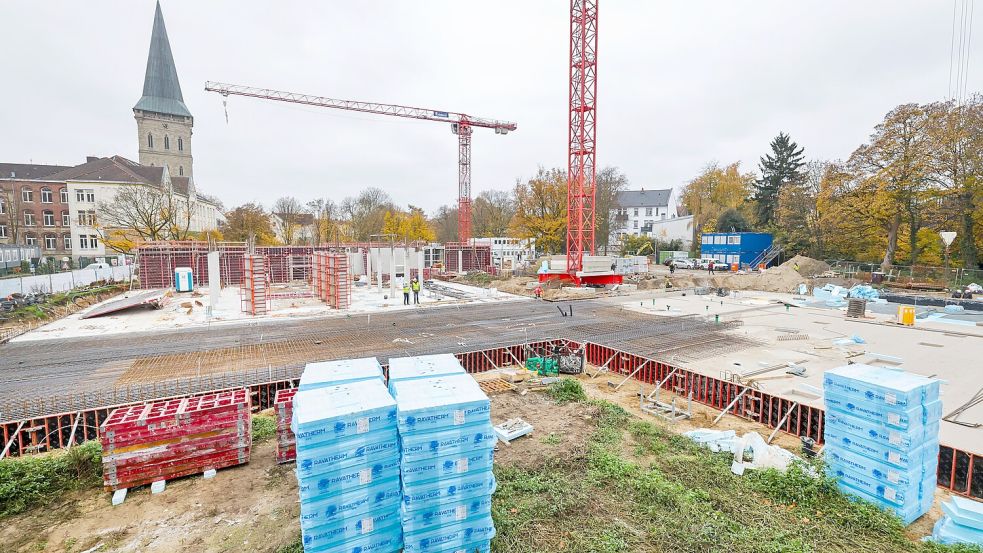 Osnabrück baut: Die „Zukunftsinvestitionsplanung“ (ZIP) listet für die kommenden zehn Jahre über 250 Projekte im Gesamtvolumen von über einer Milliarde Euro auf. Das Foto entstand auf der Baustelle der Friedensschule, die 48 Millionen Euro kosten soll. Foto: Jörn Martens