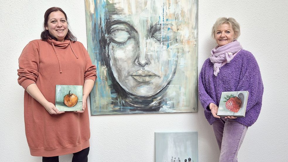 Die Leitung der Tagespflege, Nicole Thoben, freut sich auf die Kunstausstellung von Elisabeth Kalvelage.  Bild: Hans Passmann