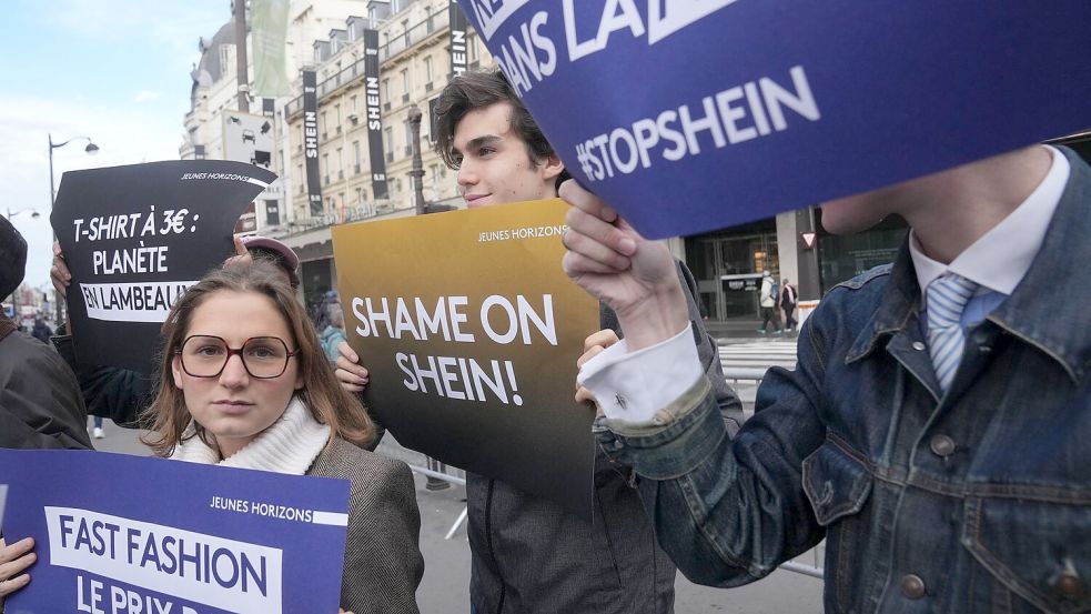 In Frankreich kam es nach einem Skandal um Sexpuppen zu Protesten gegen das Fast-Fashion-Unternehmen Shein. (Archivbild) Foto: Thibault Camus/AP/dpa