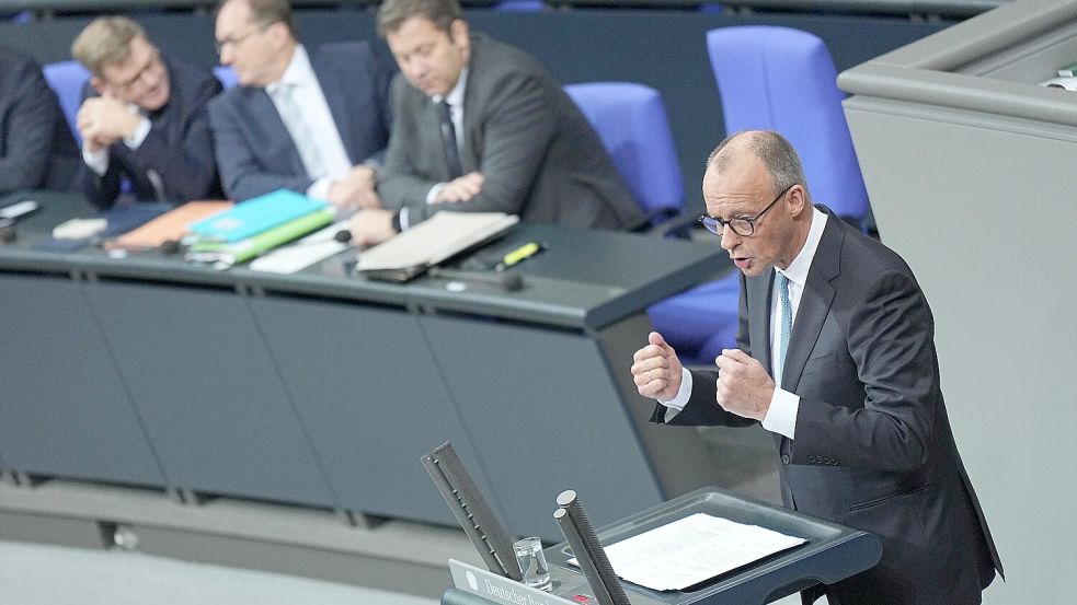 Hochkomplexe Antworten für ein hochkomplexes Land: Friedrich Merz in der Generaldebatte im Bundestag. Foto: Michael Kappeler/dpa