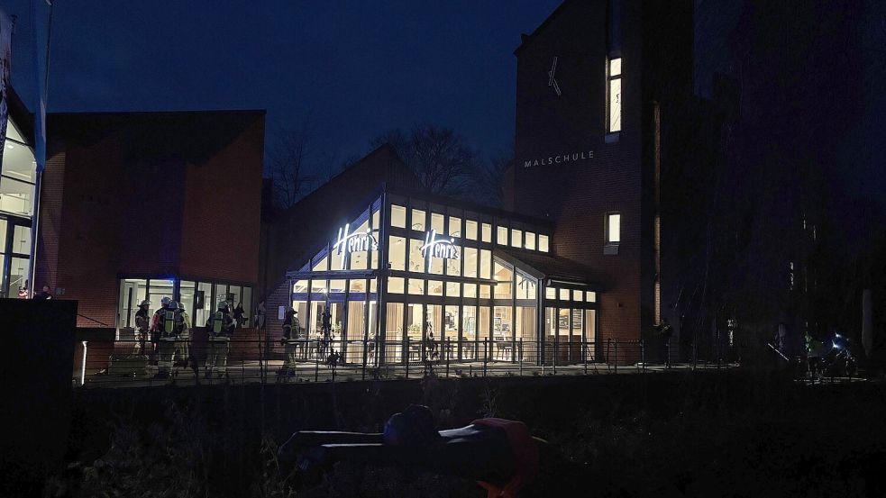 Mitarbeiter und Gäste des Cafés konnten das Gebäude selbstständig verlassen.