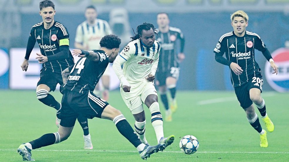 Bergamos Lookman traf den Pfosten - und später das Tor. Foto: Uwe Anspach