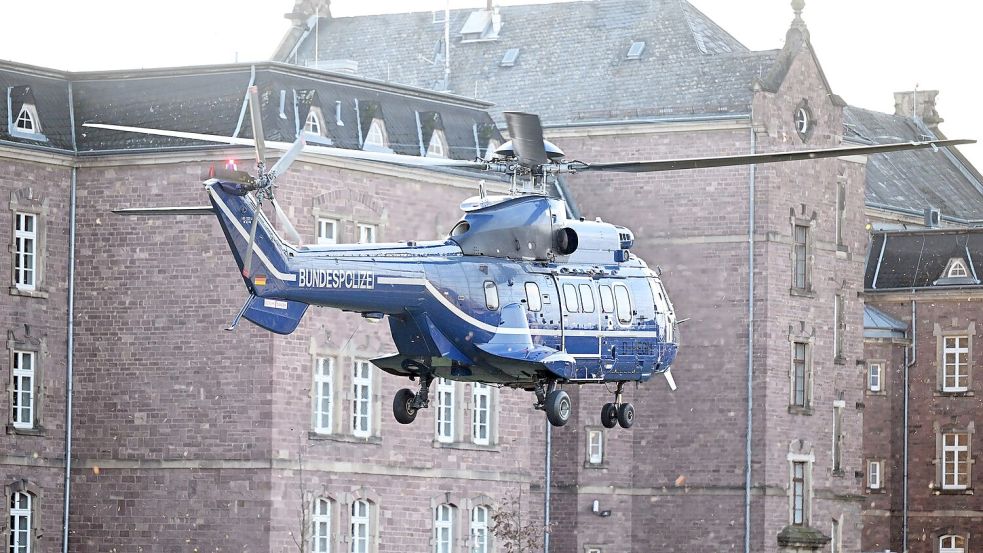Der Mann wurde mit dem Hubschrauber nach Karlsruhe gebracht. Foto: Uli Deck