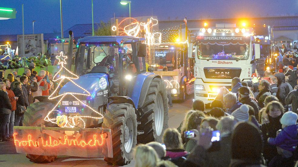 Der Weihnachtskonvoi hat in der Gemeinde Moormerland bereits Tradition. Foto: Klaus Ortgies/Archiv